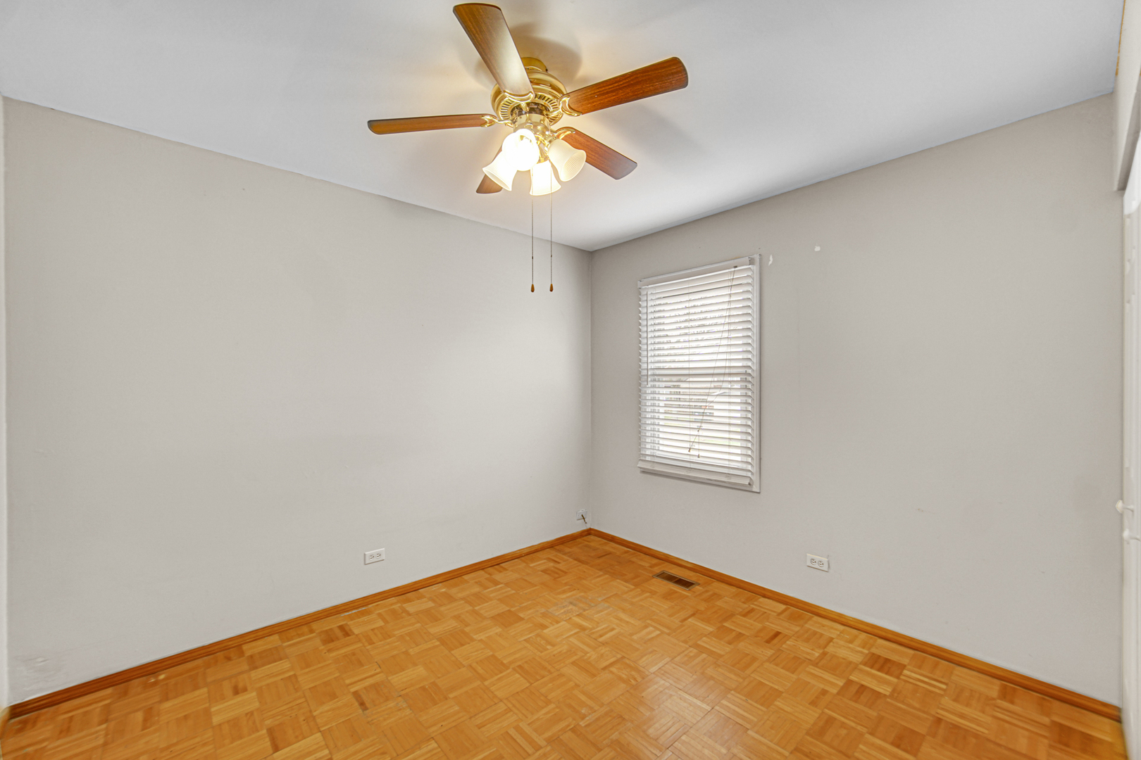 593 Iroquois Trail, Carol Stream, IL 60188