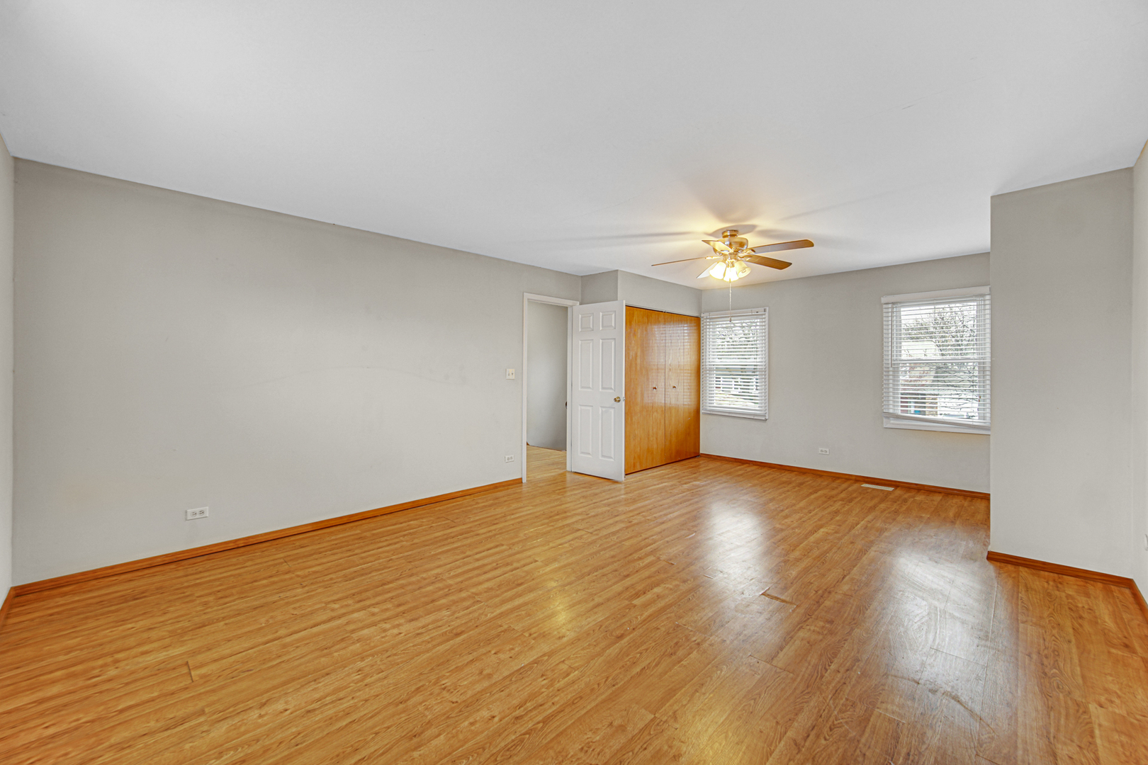 593 Iroquois Trail, Carol Stream, IL 60188