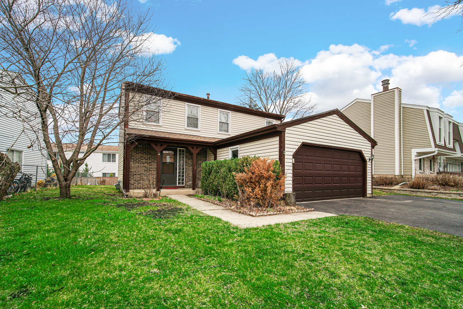 593 Iroquois Trail, Carol Stream, IL 60188