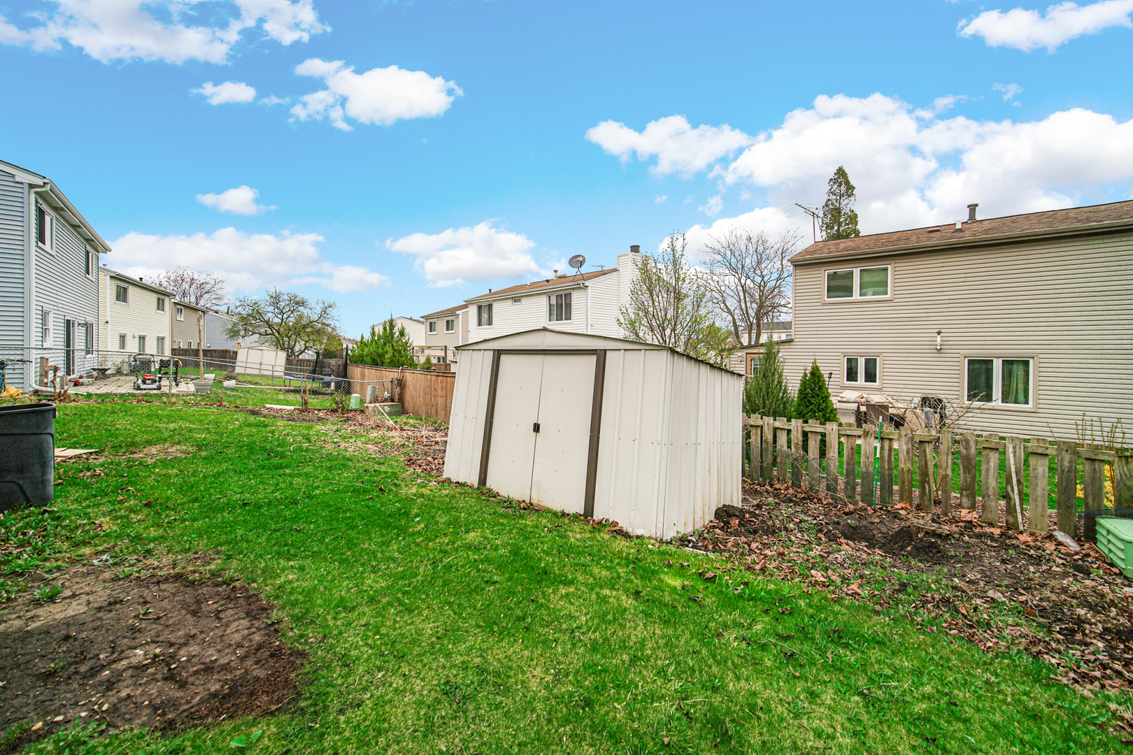 593 Iroquois Trail, Carol Stream, IL 60188