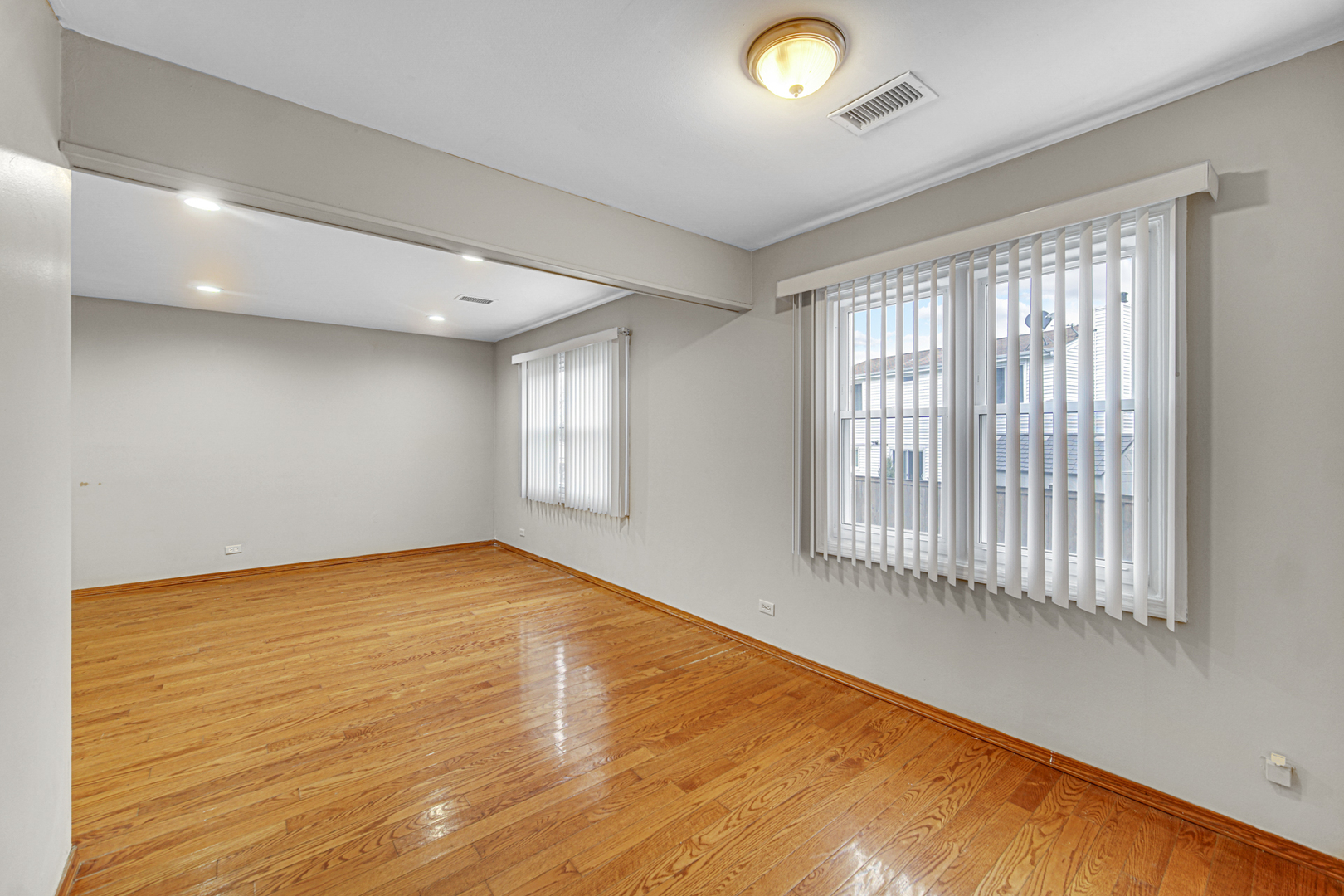 593 Iroquois Trail, Carol Stream, IL 60188