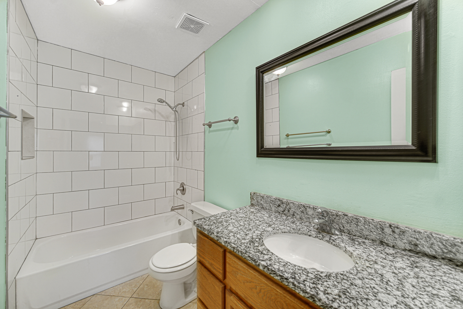 593 Iroquois Trail, Carol Stream, IL 60188