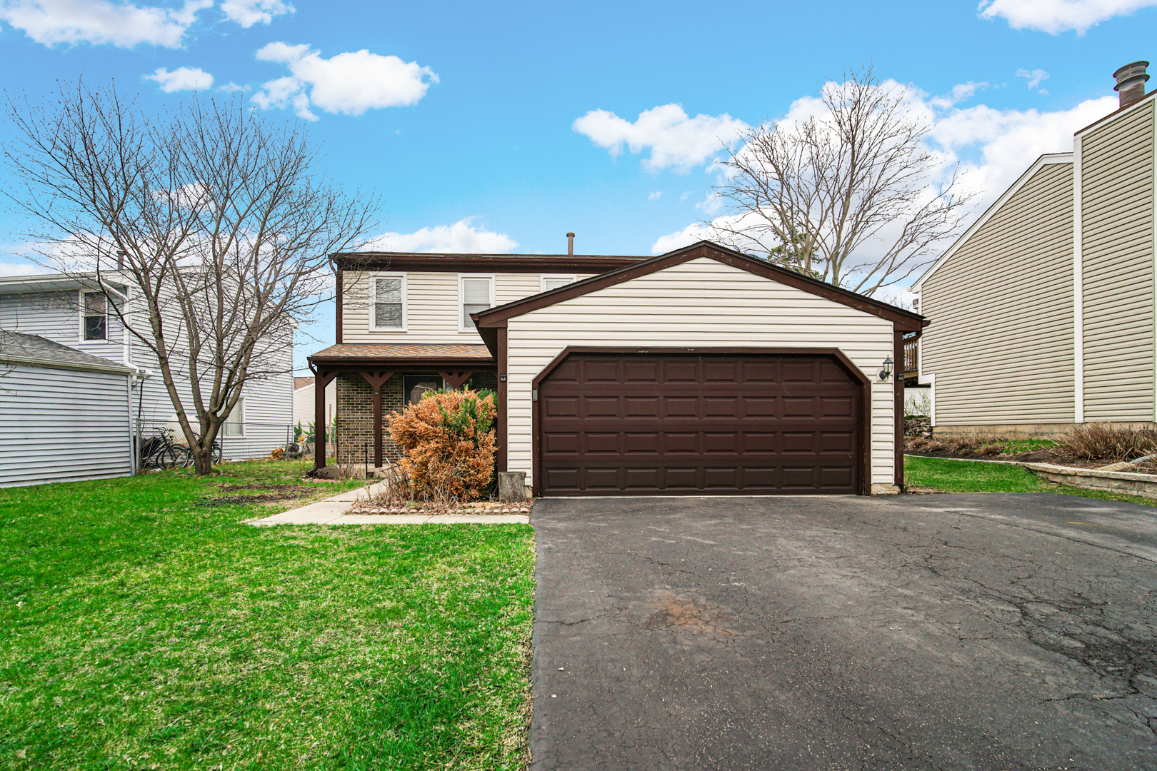 593 Iroquois Trail, Carol Stream, IL 60188