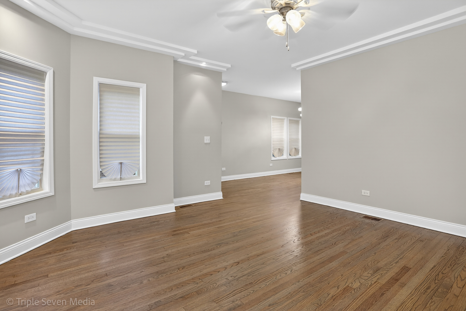 8132 S Paxton Avenue, Chicago, IL 60617