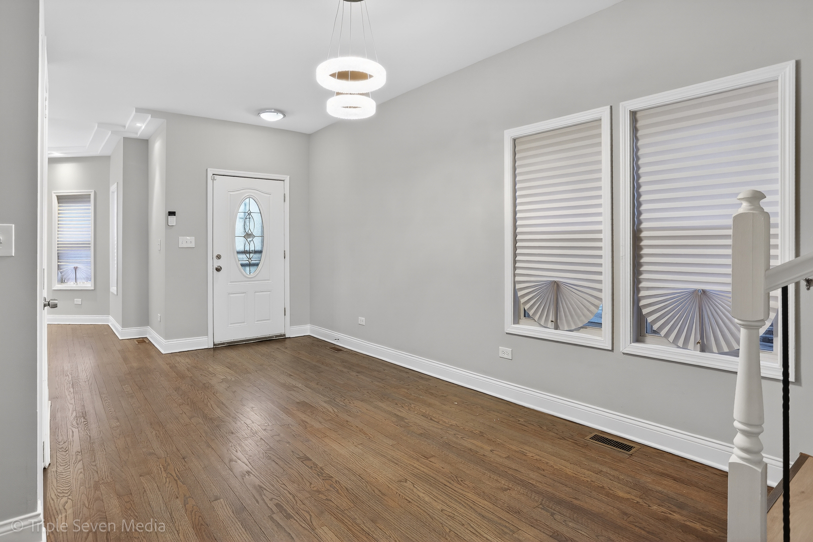 8132 S Paxton Avenue, Chicago, IL 60617