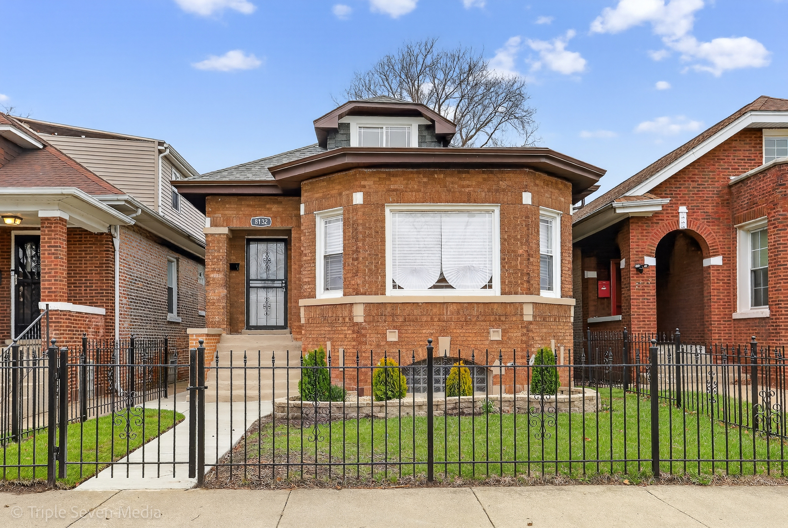 8132 S Paxton Avenue, Chicago, IL 60617