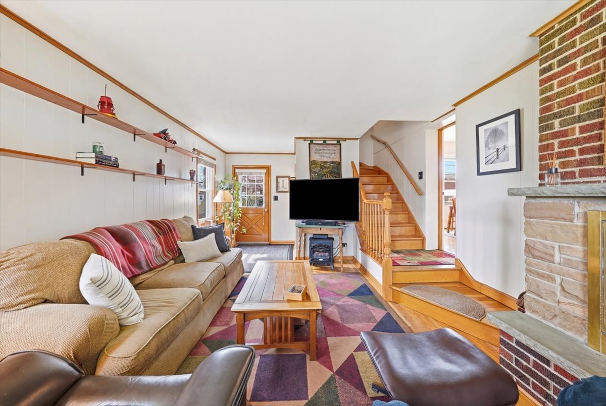 912 Hull Avenue, Westchester, IL 60154