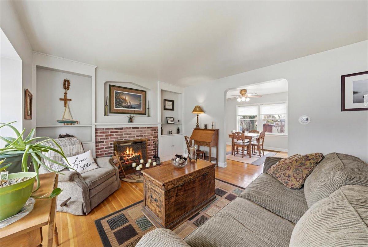 912 Hull Avenue, Westchester, IL 60154