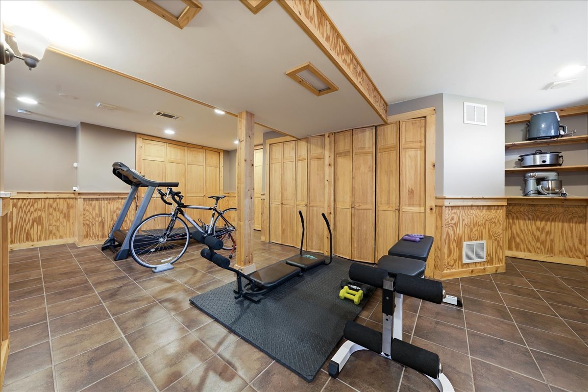 912 Hull Avenue, Westchester, IL 60154