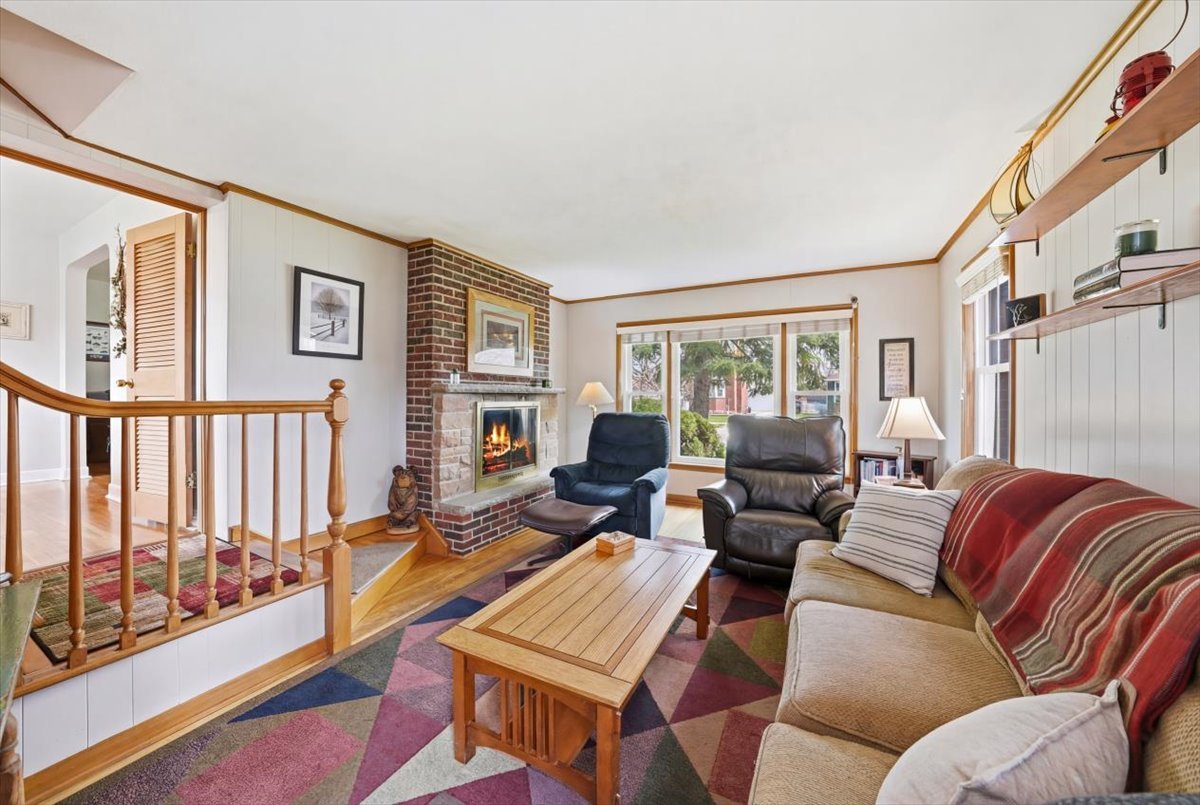 912 Hull Avenue, Westchester, IL 60154