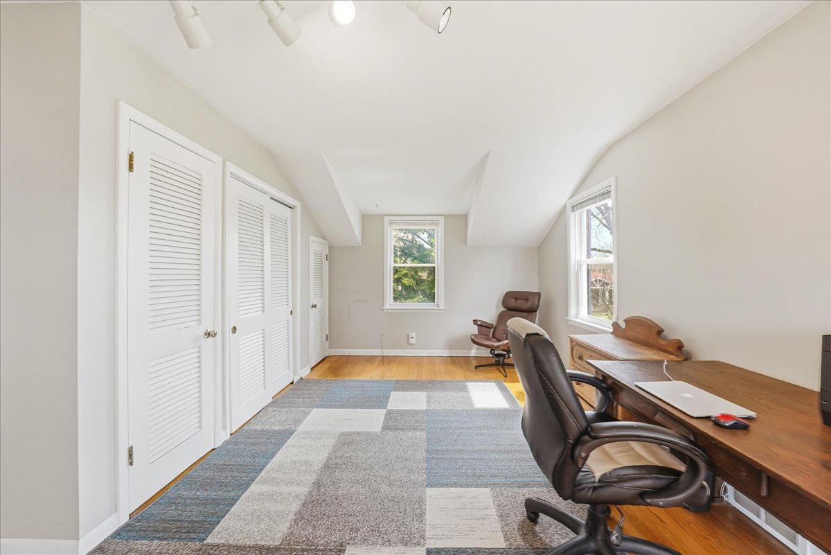 912 Hull Avenue, Westchester, IL 60154