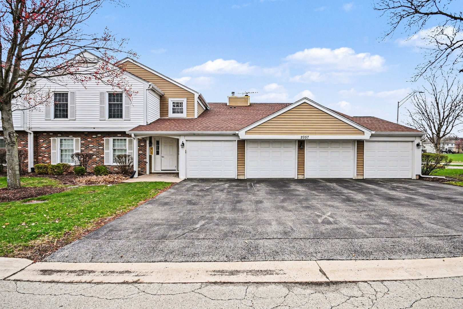 2057 Lancaster Circle #102D, Naperville, IL 60565