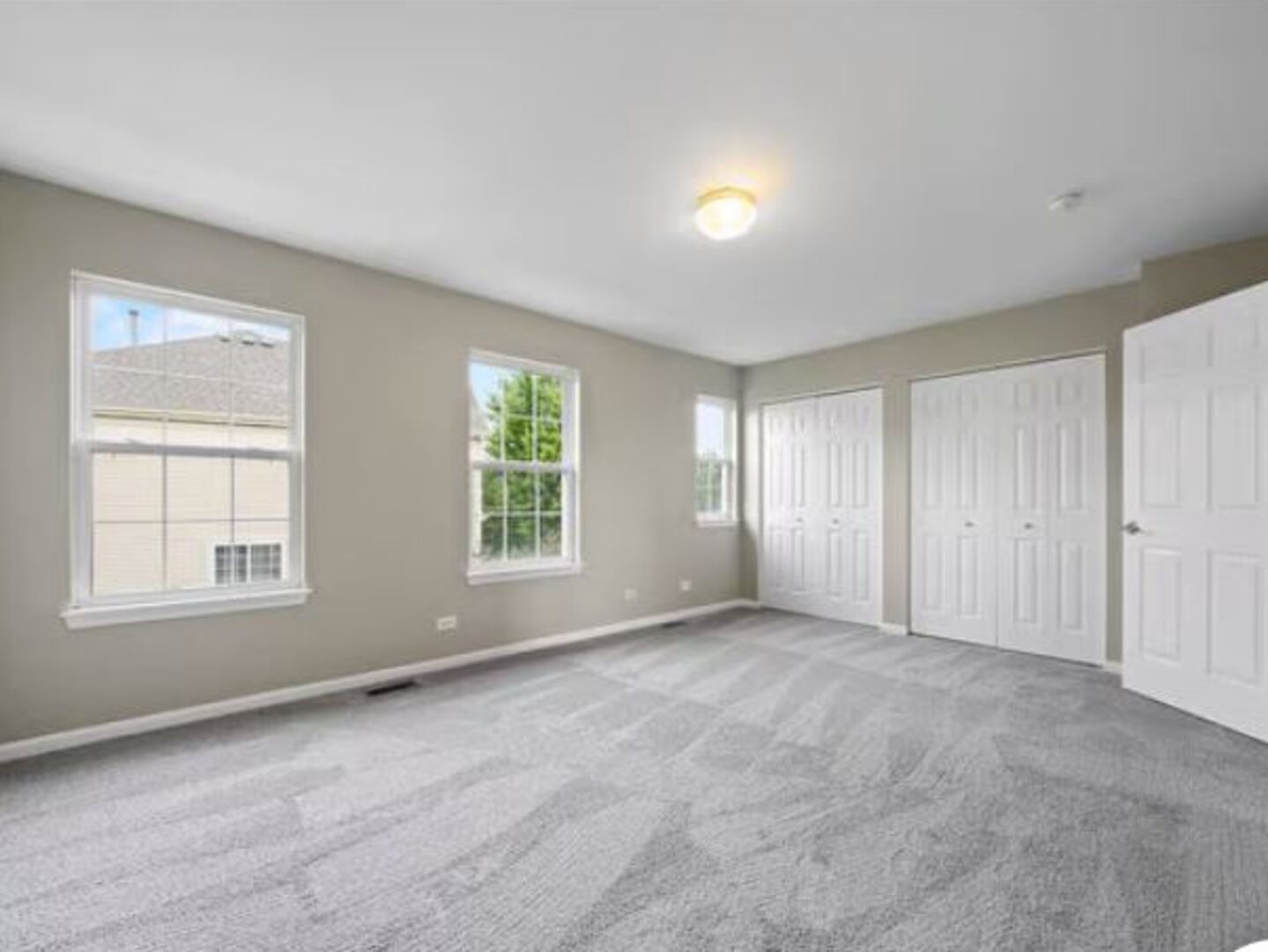 512 Lincoln Station Drive #512, Oswego, IL 60543