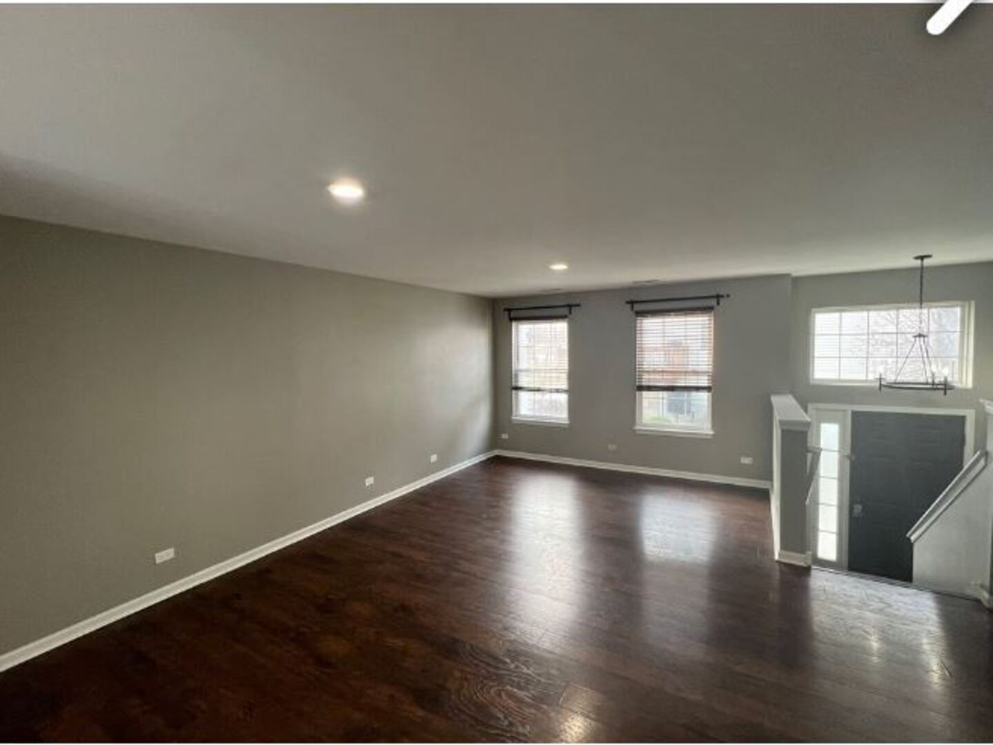 512 Lincoln Station Drive #512, Oswego, IL 60543