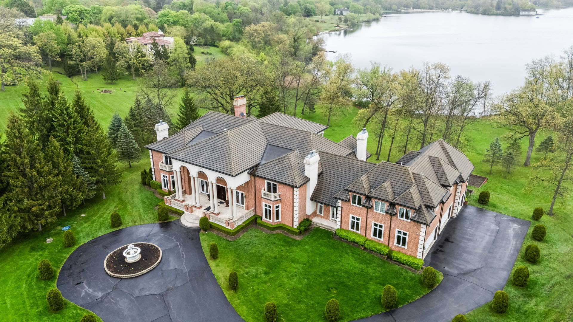 27147 N Chevy Chase Road, Mundelein, IL 60060