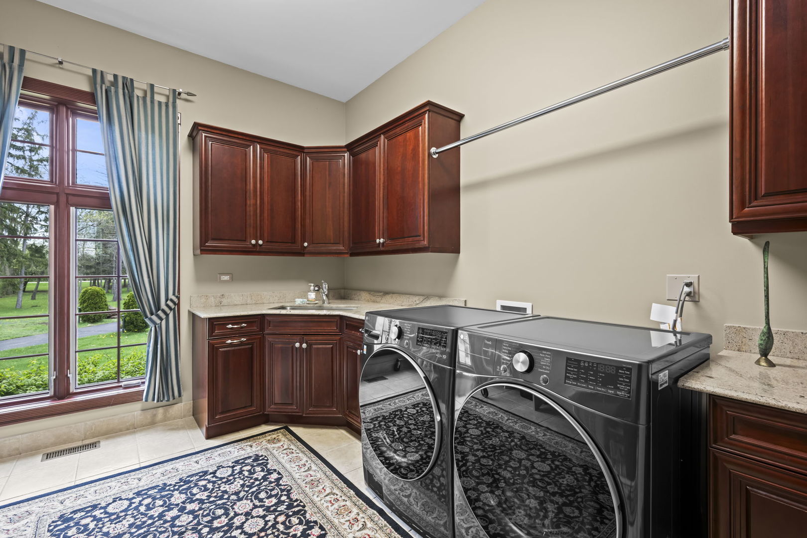 27147 N Chevy Chase Road, Mundelein, IL 60060