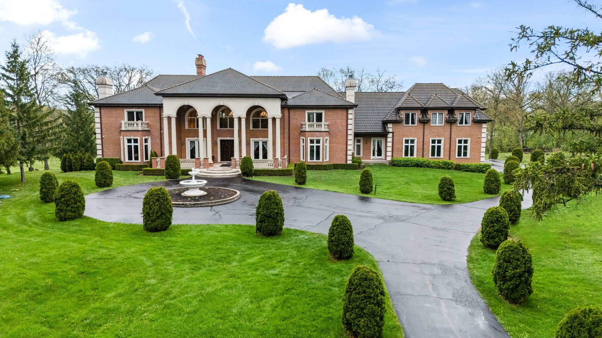 27147 N Chevy Chase Road, Mundelein, IL 60060
