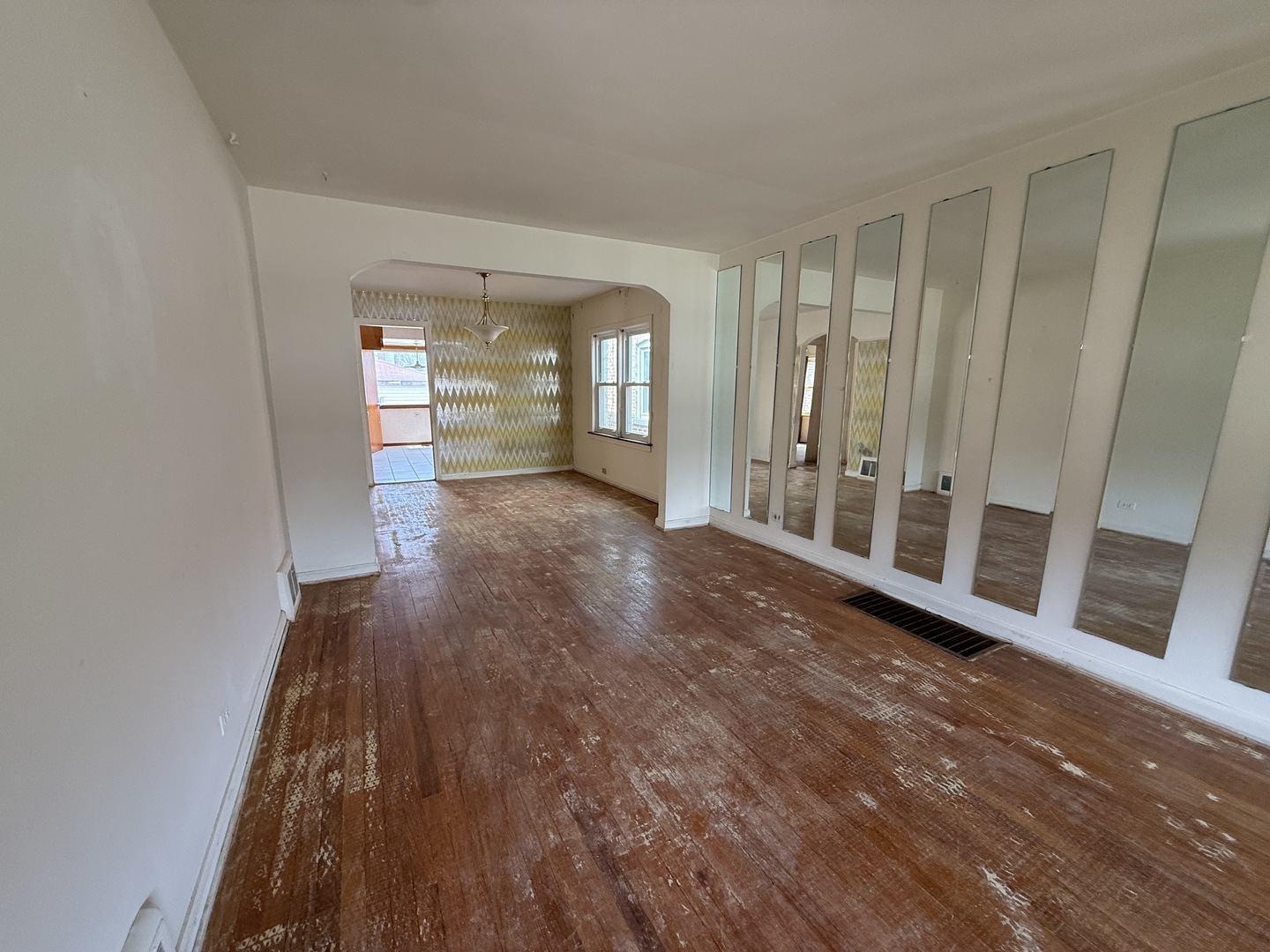 8842 S CREGIER Avenue, Chicago, IL 60617