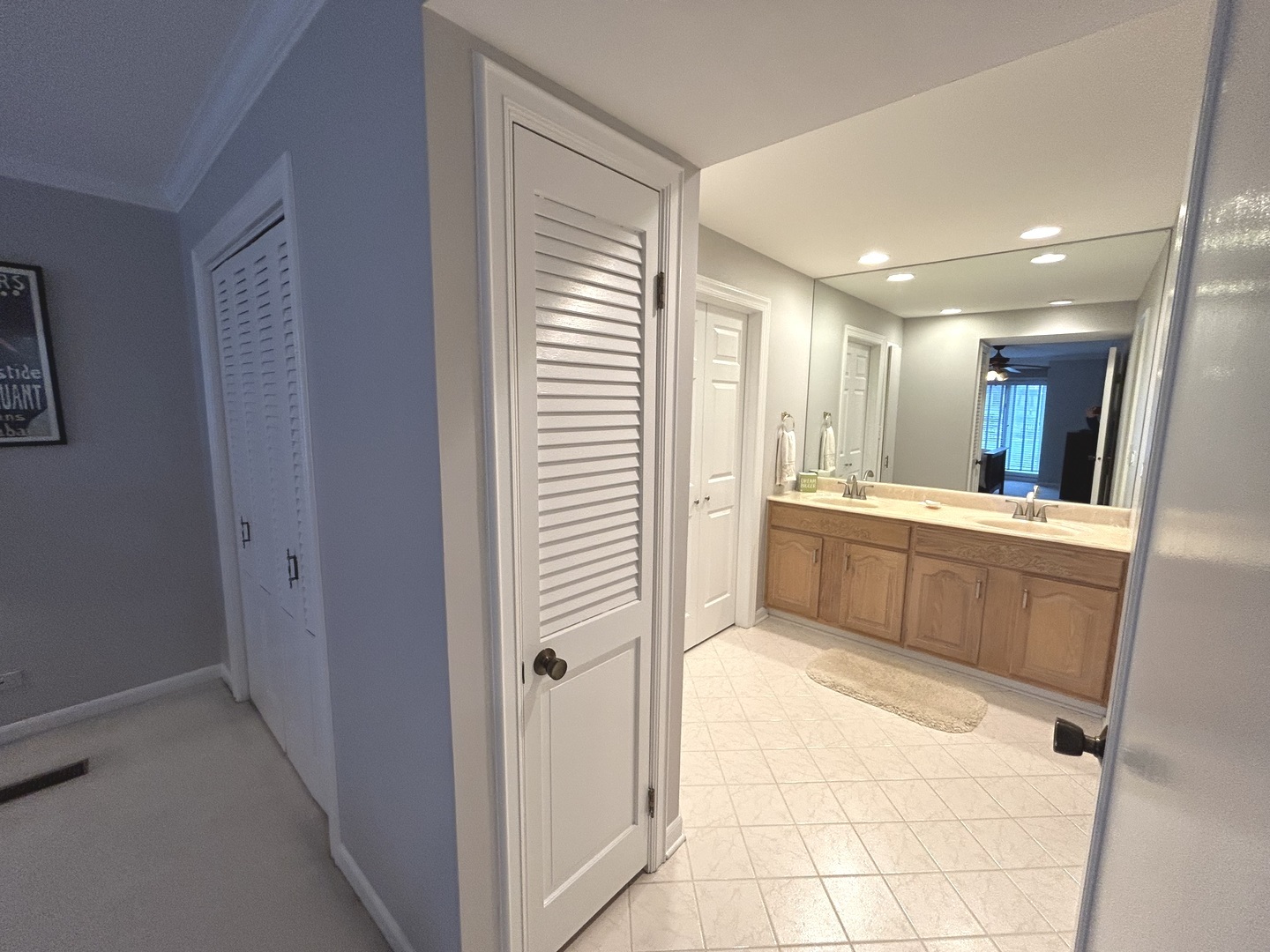 2 Oak Brook Club Drive #B111, Oak Brook, IL 60523