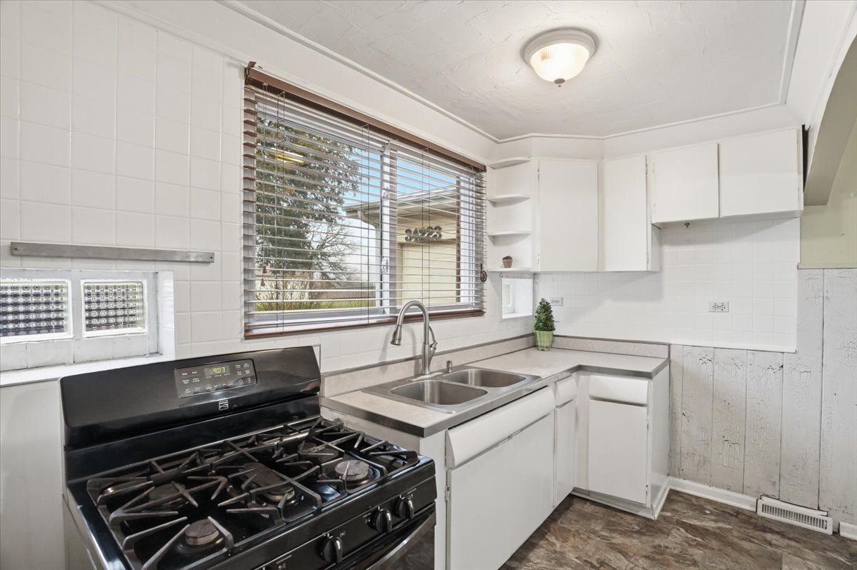 34223 N Harrison Avenue, Round Lake, IL 60073