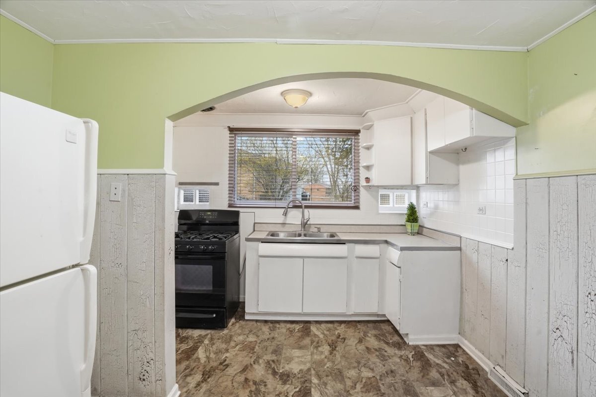 34223 N Harrison Avenue, Round Lake, IL 60073