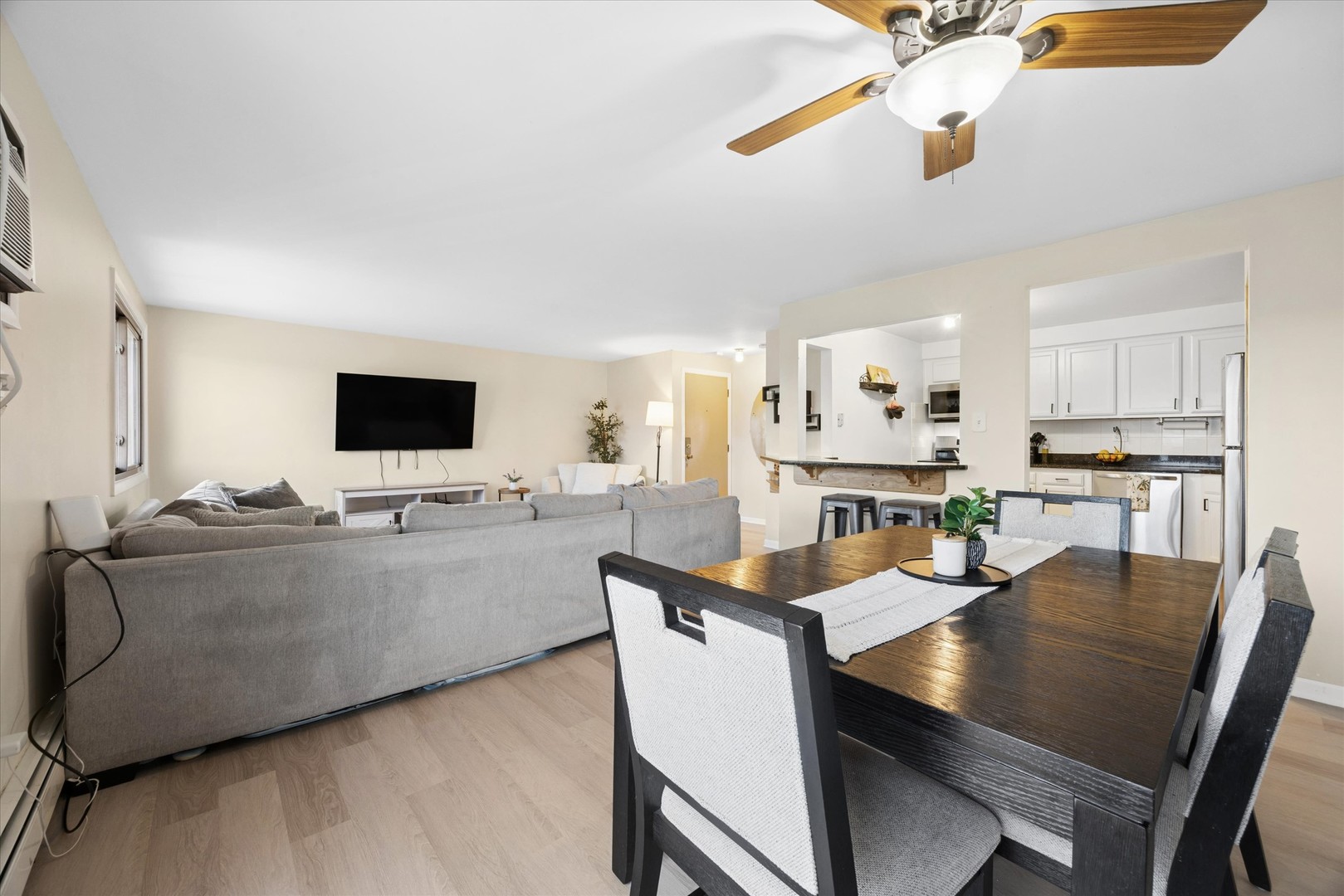 1240 S LORRAINE Road #3B, Wheaton, IL 60189