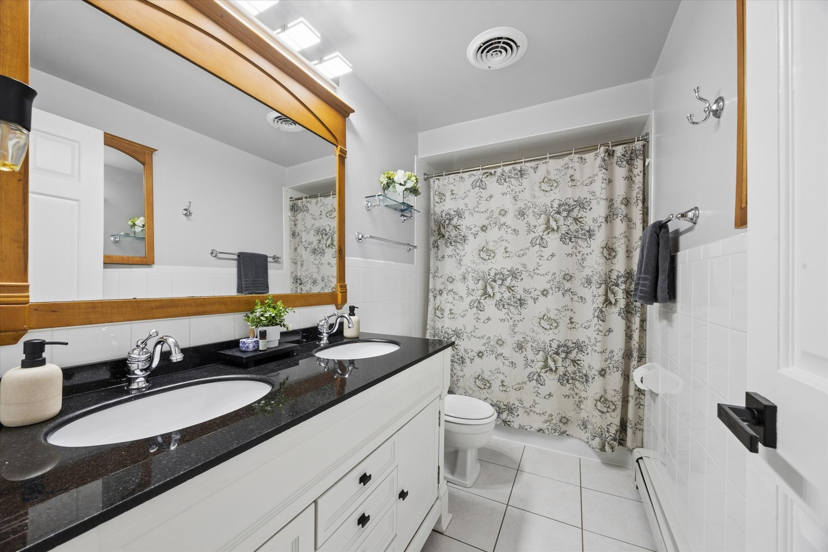 1240 S LORRAINE Road #3B, Wheaton, IL 60189