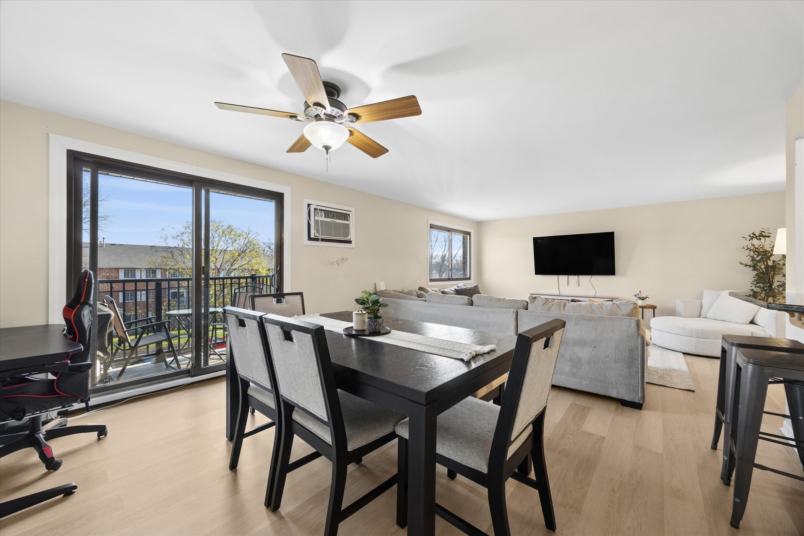 1240 S LORRAINE Road #3B, Wheaton, IL 60189