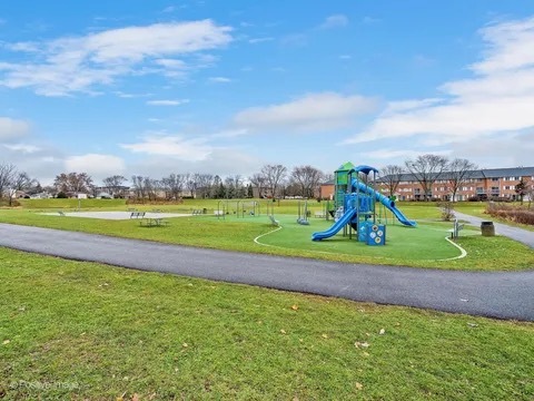 1240 S LORRAINE Road #3B, Wheaton, IL 60189