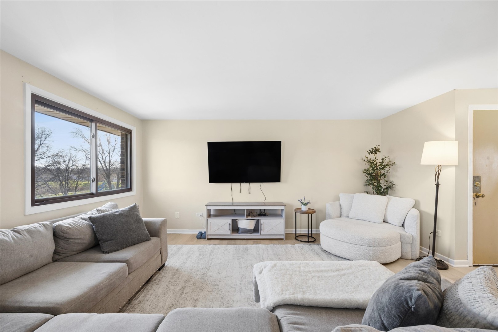 1240 S LORRAINE Road #3B, Wheaton, IL 60189