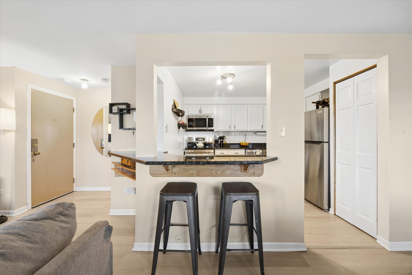 1240 S LORRAINE Road #3B, Wheaton, IL 60189