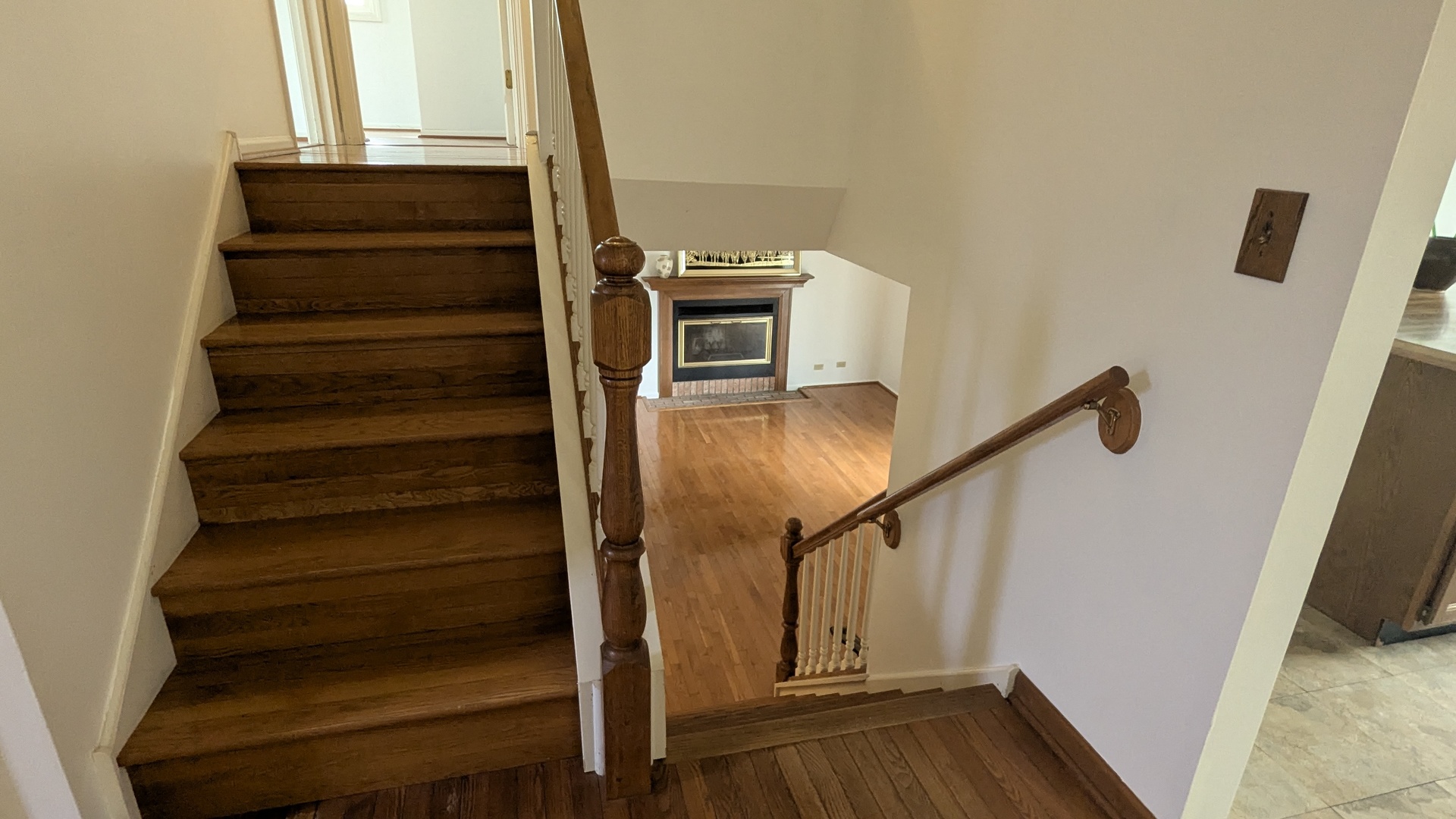 2284 Briarhill Drive, Naperville, IL 60565