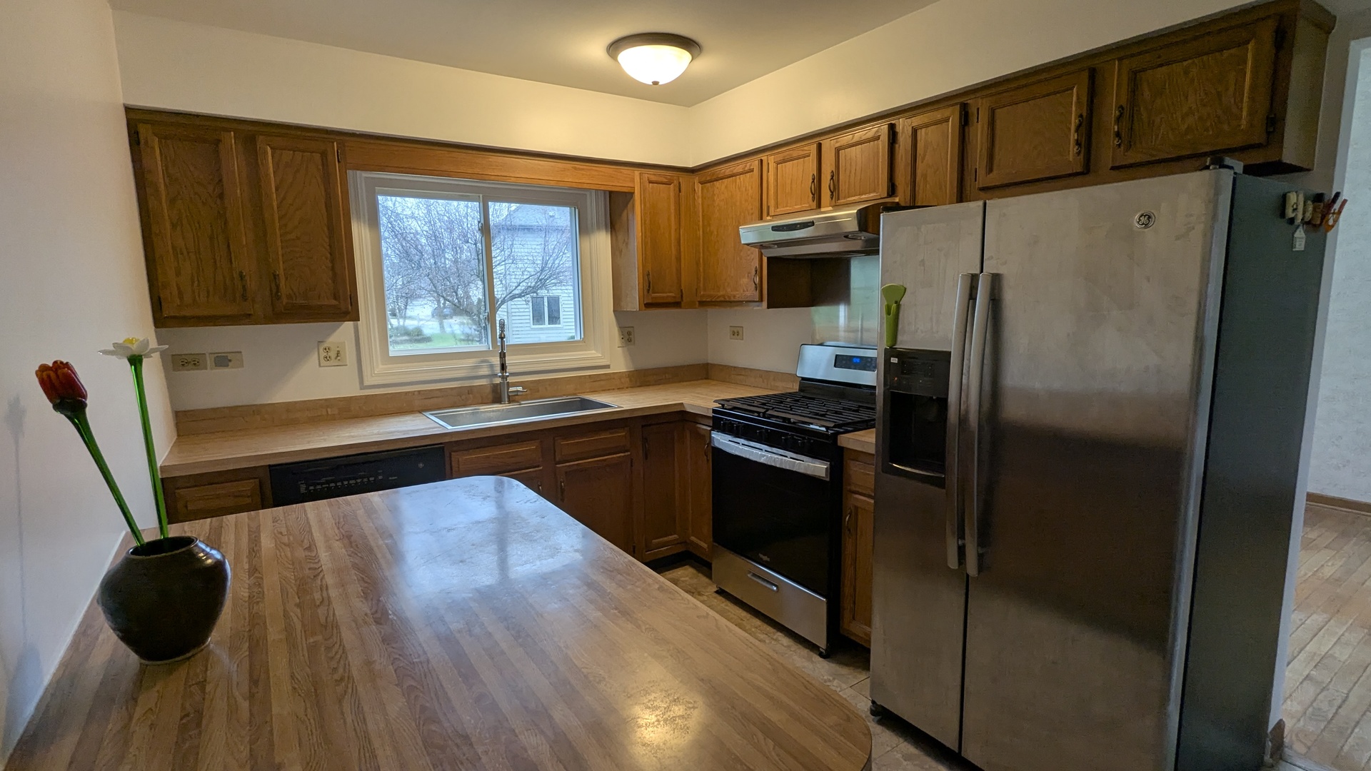 2284 Briarhill Drive, Naperville, IL 60565