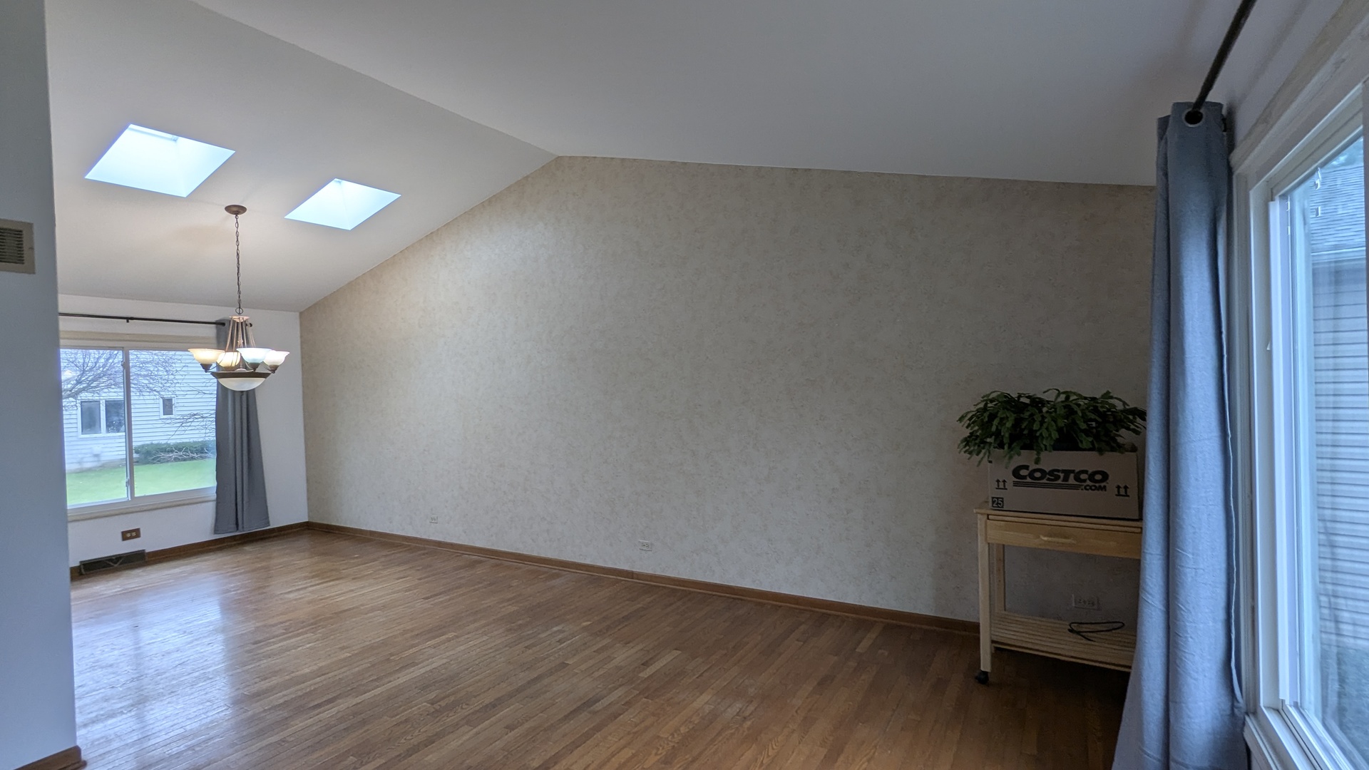 2284 Briarhill Drive, Naperville, IL 60565