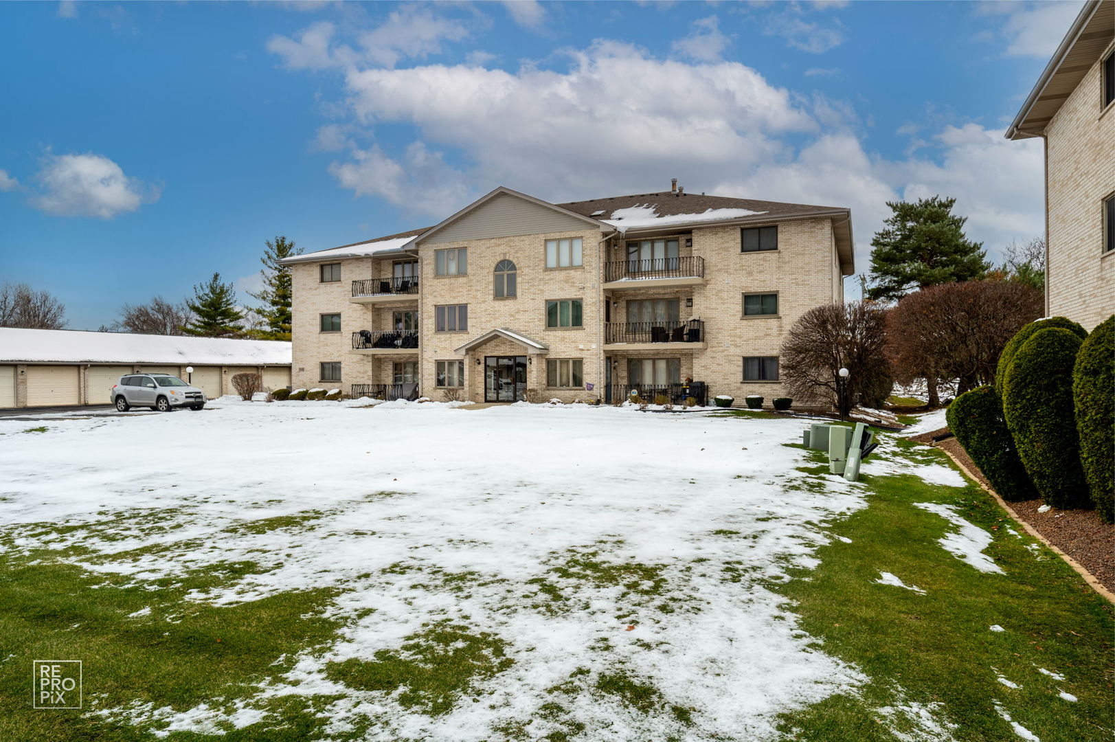 6640 183rd Street #3B, Tinley Park, IL 60477