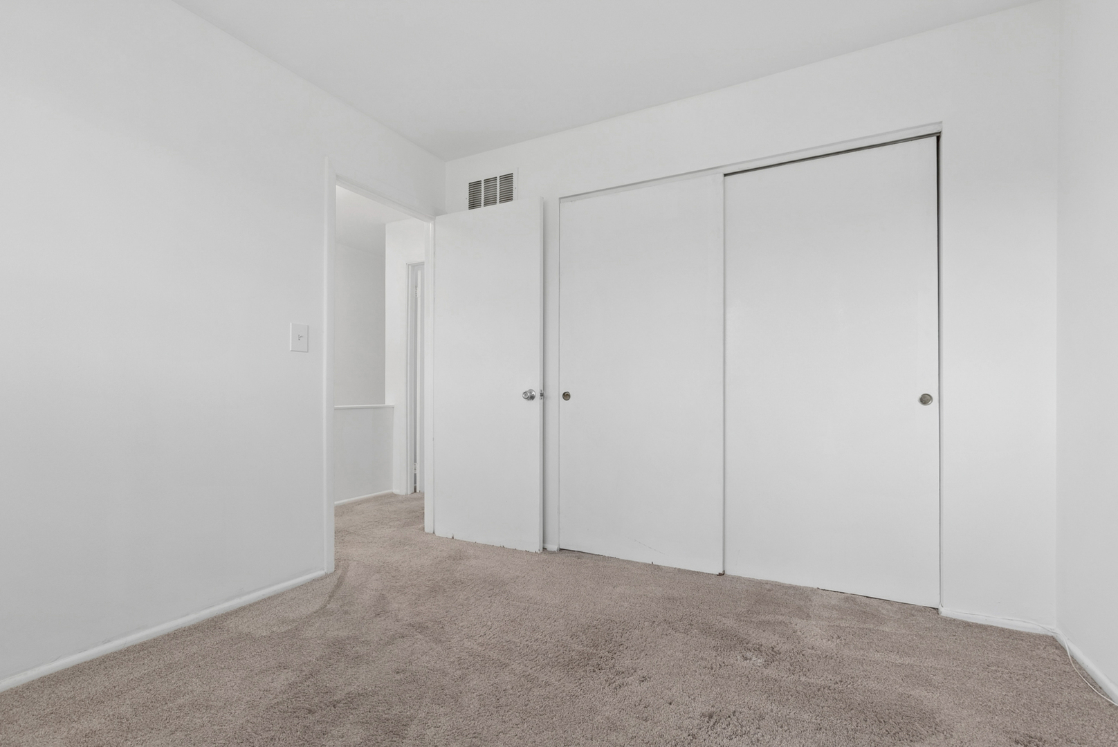 2033 Lioncrest Drive, Richton Park, IL 60471