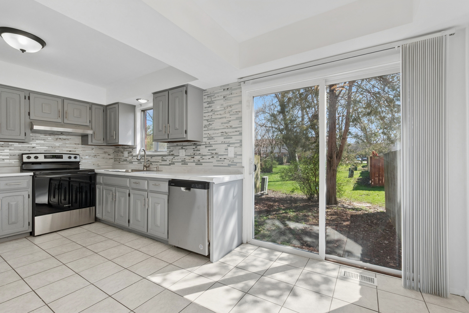 2033 Lioncrest Drive, Richton Park, IL 60471