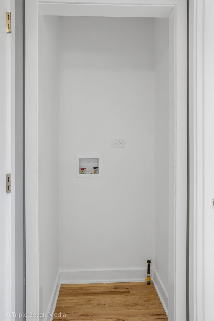 104 E Division Street, Lemont, IL 60439