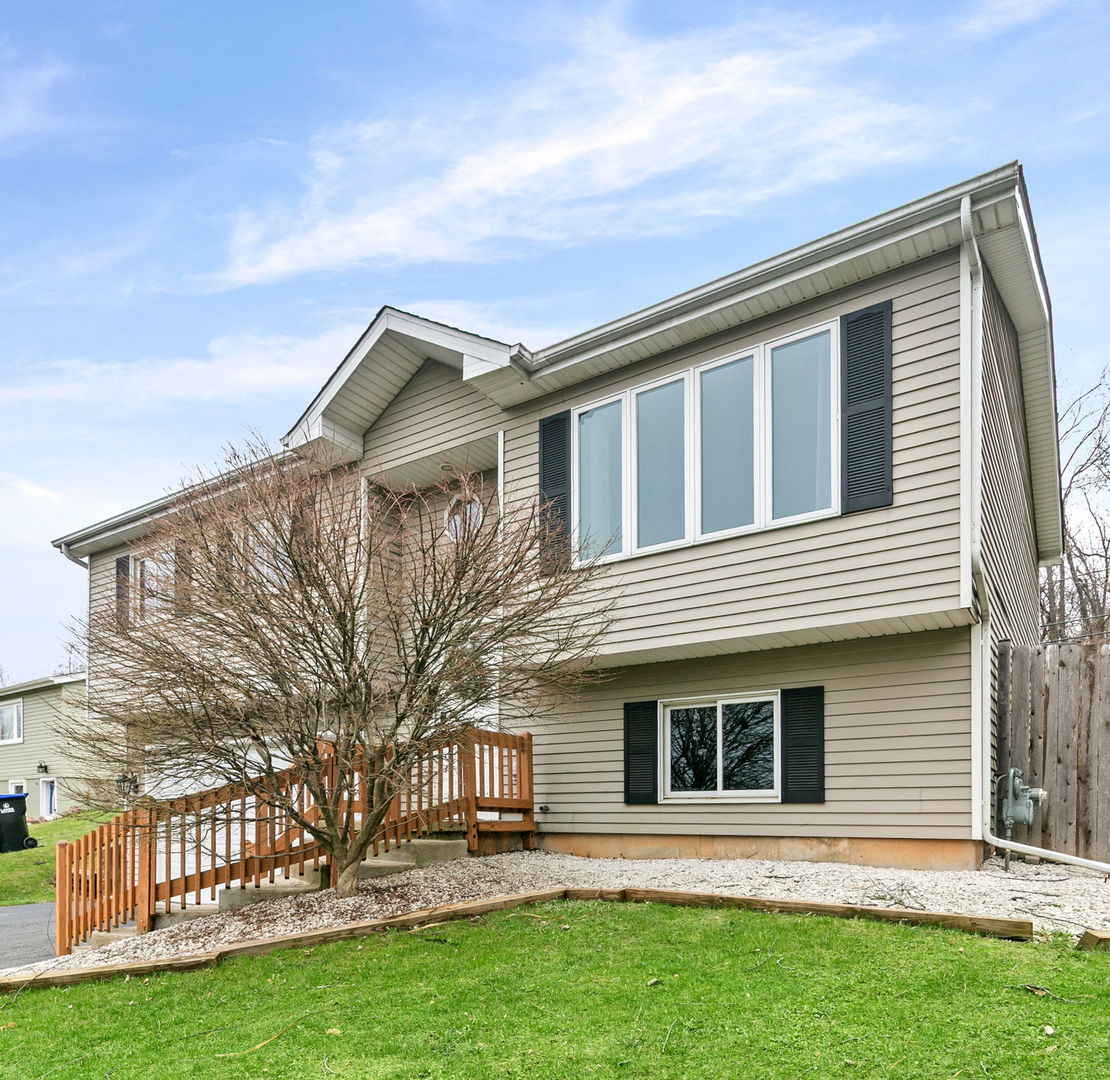 2402 Michael Street, Wonder Lake, IL 60097