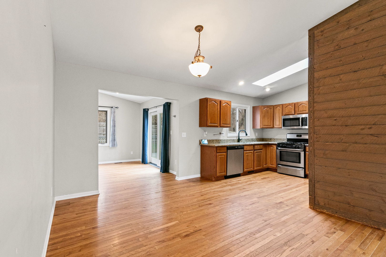 2402 Michael Street, Wonder Lake, IL 60097