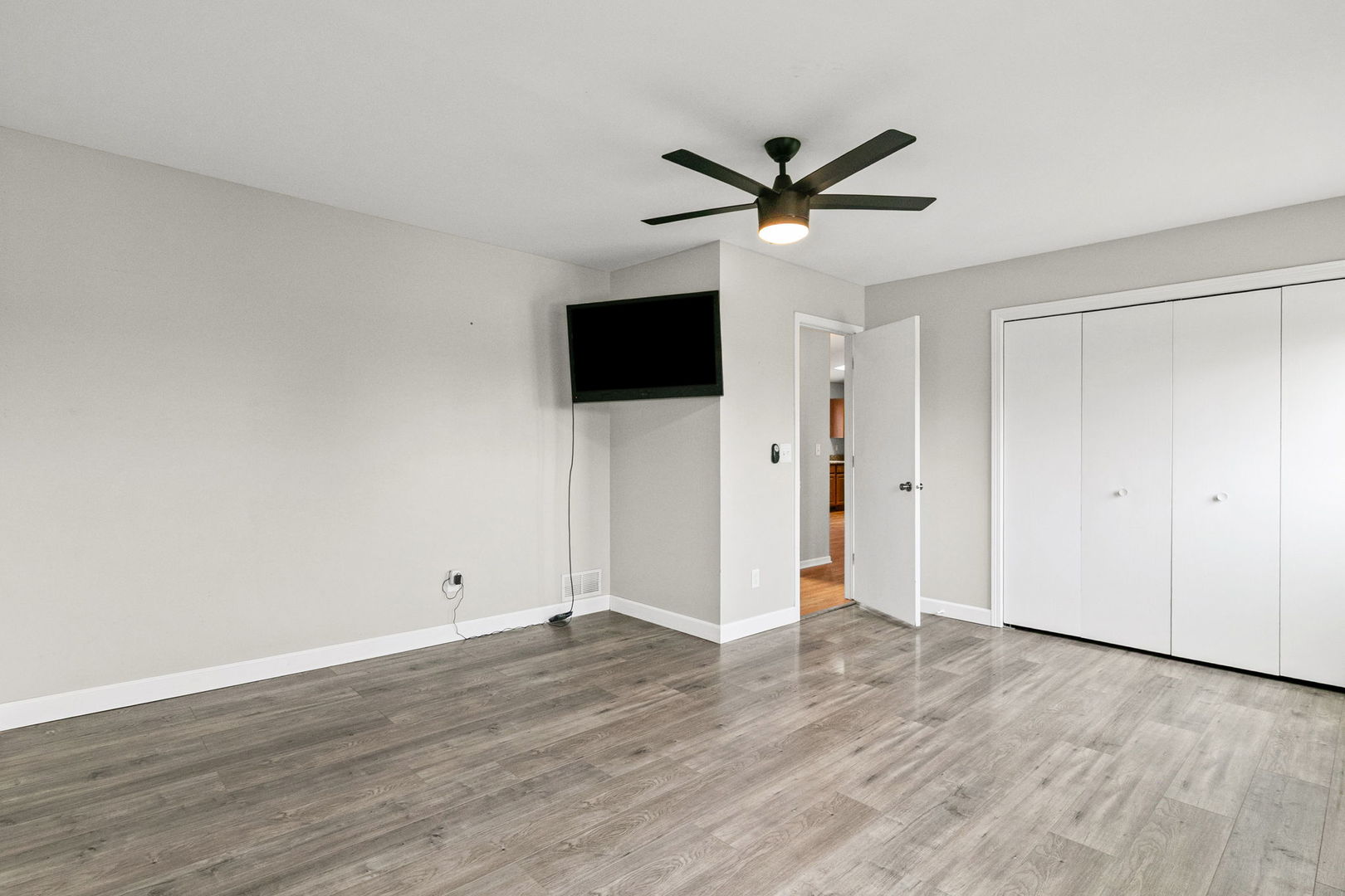 2402 Michael Street, Wonder Lake, IL 60097