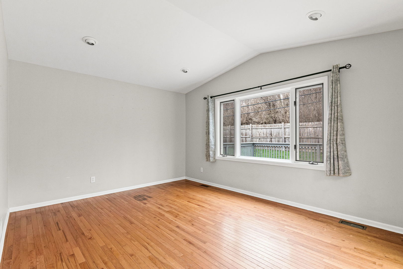 2402 Michael Street, Wonder Lake, IL 60097