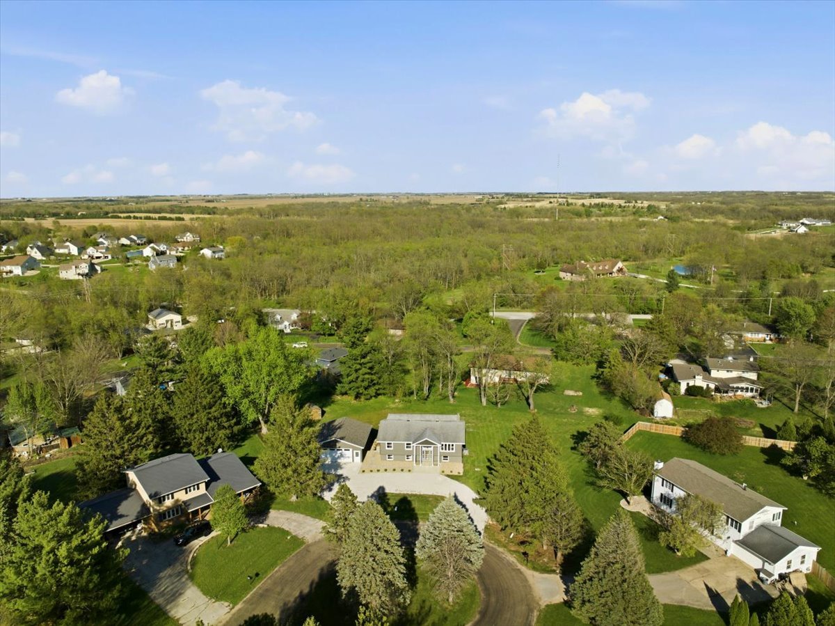 9646 Ridgewood Court, Bloomington, IL 61705