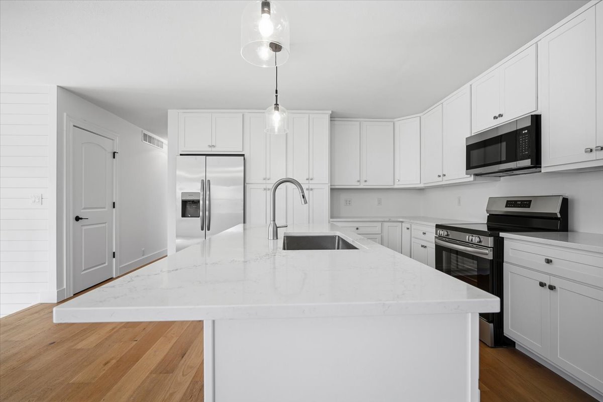 9646 Ridgewood Court, Bloomington, IL 61705