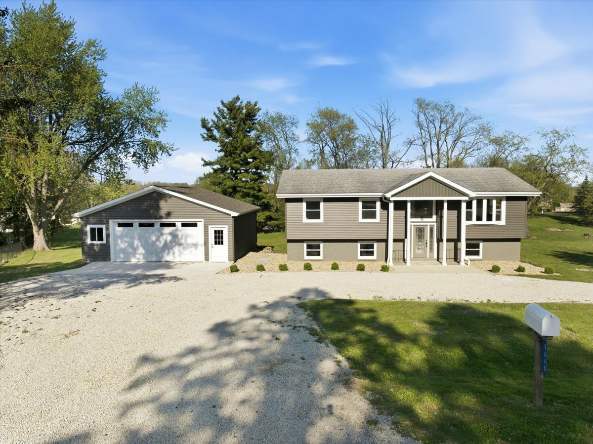 9646 Ridgewood Court, Bloomington, IL 61705