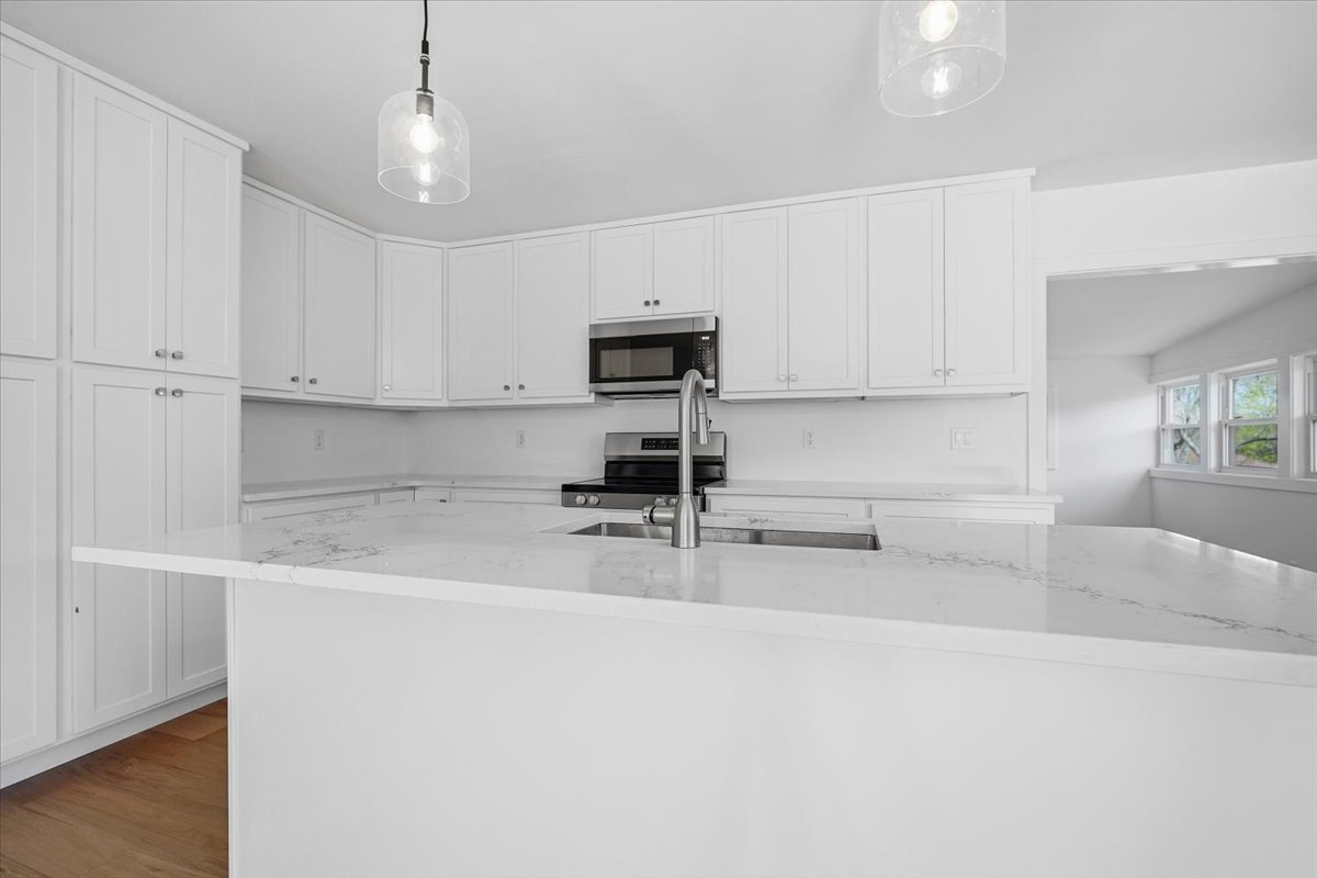 9646 Ridgewood Court, Bloomington, IL 61705