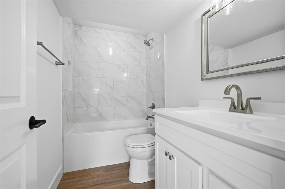 9646 Ridgewood Court, Bloomington, IL 61705