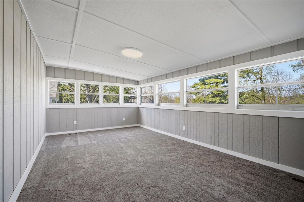 9646 Ridgewood Court, Bloomington, IL 61705