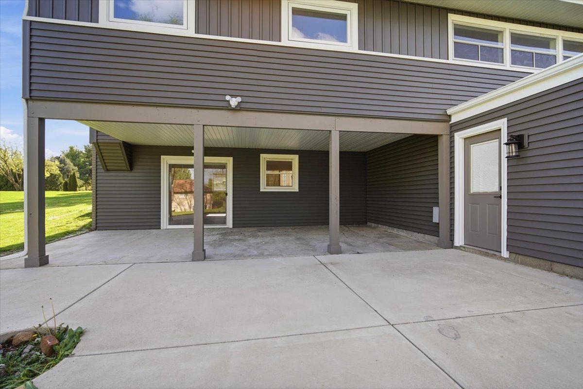 9646 Ridgewood Court, Bloomington, IL 61705