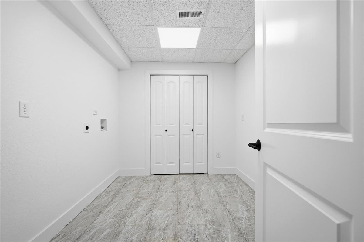 9646 Ridgewood Court, Bloomington, IL 61705